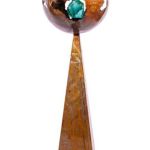 Illuminierte Welt - Feingearbeitete Kugel aus Stahlblech, pulverbeschichtet, mit beleuchtetem Glasstein (Hoehe ca. 1,60 m) Illuminierte Welt